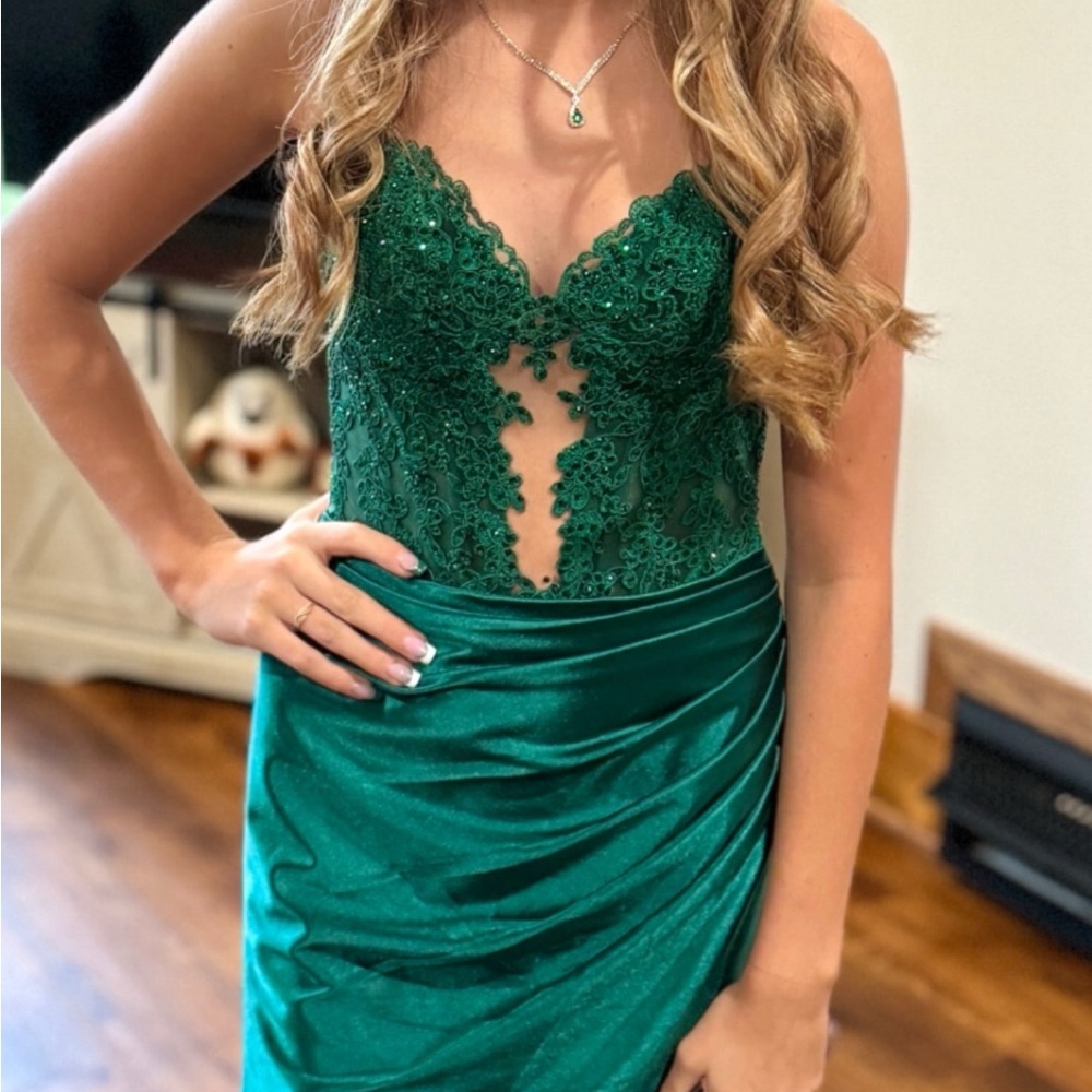 Sherri Hill | Dresses | Sherri Hill Emerald Homecoming Dress Size 2